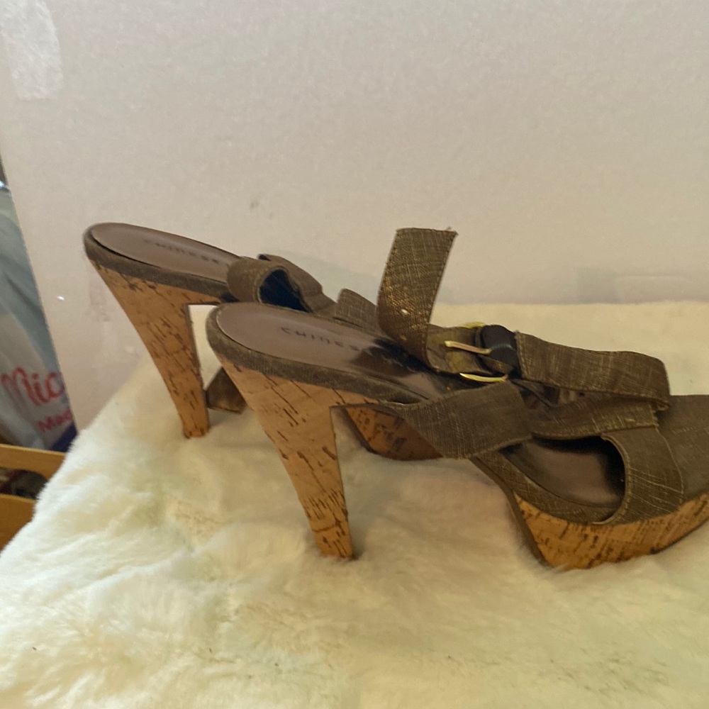 Chinese Laundry high heels in color bronze